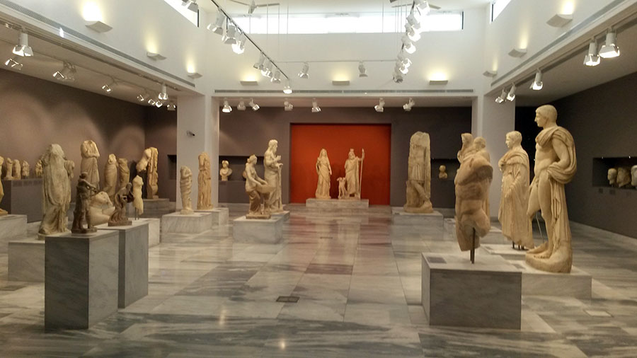 KNOSSOS PALACE AND THE ARCHAEOLOGICAL MUSEUM OF HERAKLION
